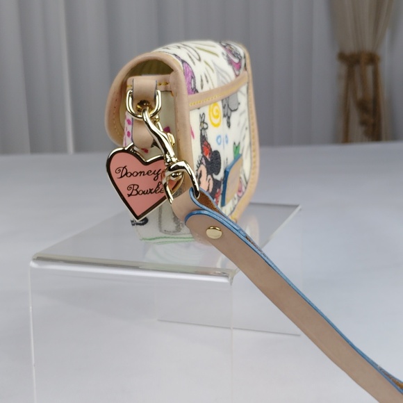 Dooney & Burke Disney Limited Edition Wristlet. - Picture 5 of 16
